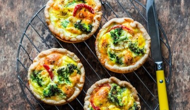 Tartaletki wytrawne na przyjęcie. Możesz podać na zimno lub ciepło