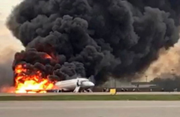 TASS: W awaryjnym lądowaniu samolotu w Moskwie zginęło 13 osób /Russian Investigative Committee / HANDOUT /PAP/EPA
