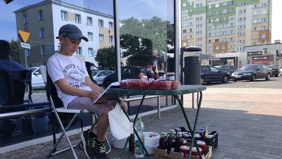 "Tata robi przetwory, ja sprzedaję". Historia 13-latka z Gniezna poruszyła nasze serca