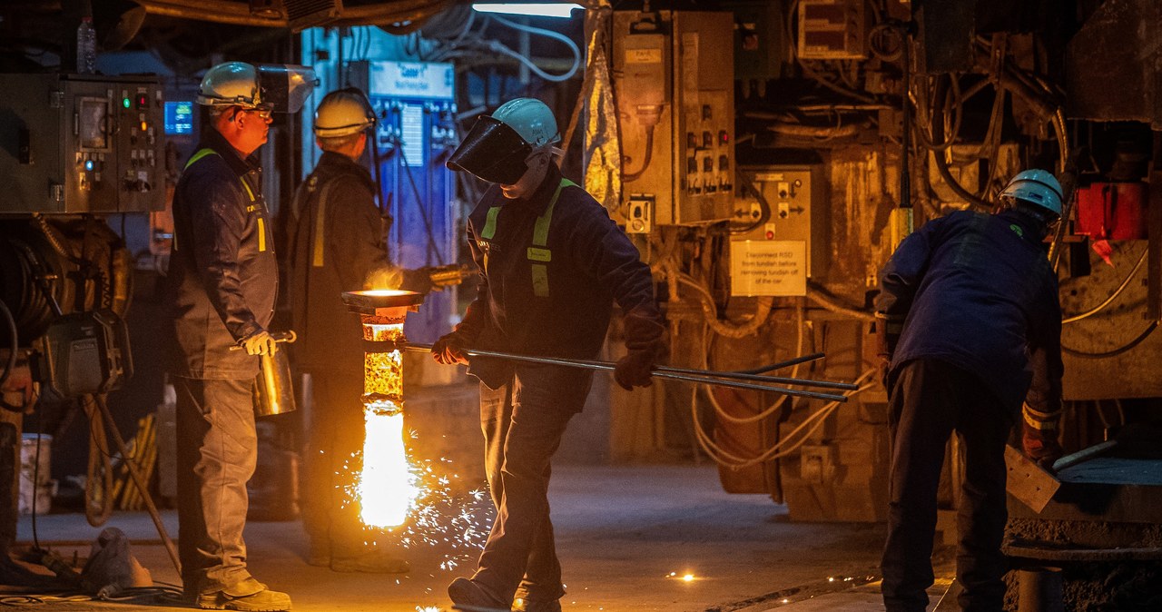 Tata Steel wygasi dwa piece w hucie w Port Talbot. Pójdą za tym masowe zwolnienia /AFP