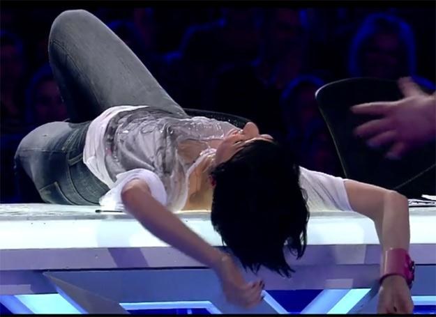 Tatiana Okupnik w "X Factor" zalała się nie tylko łzami, ale także... wodą! /TVN