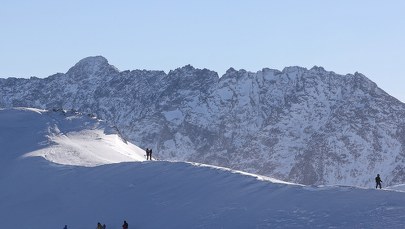Tatry: Coraz trudniejsze warunki. Jest lawinowa trójka