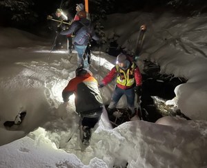Tatry. Nocna akcja TOPR. Trzyosobowa rodzina utknęła na grani