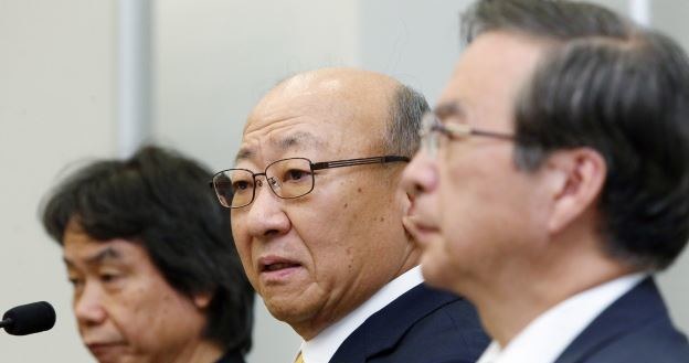 Tatsumi Kimishima (w środku) /AFP