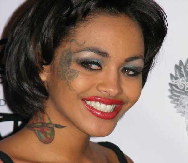 Tatuaż na twarzy u kobiet to wciąż duża rzadkość. Na zdj. Monica "Danger" Leon /Getty Images/Flash Press Media
