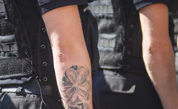 Tatuaż, piercing i pomalowane paznokcie. Duże zmiany w policji