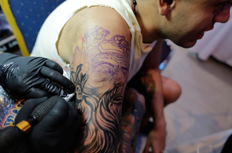 Tatuaż wpływa na sposób, w jaki się pocimy /AFP
