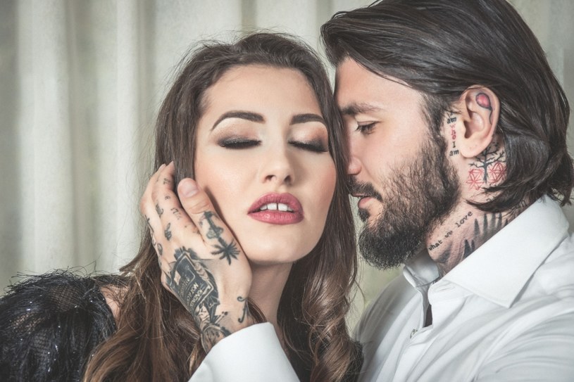 Tatuaż zamiast obrączek ślubnych? Ten trend ma coraz więcej zwolenników /123RF/PICSEL