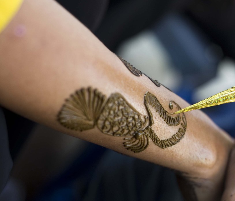 Tatuaże Henną to ryzyko. Mogą nawet oszpecić /AFP