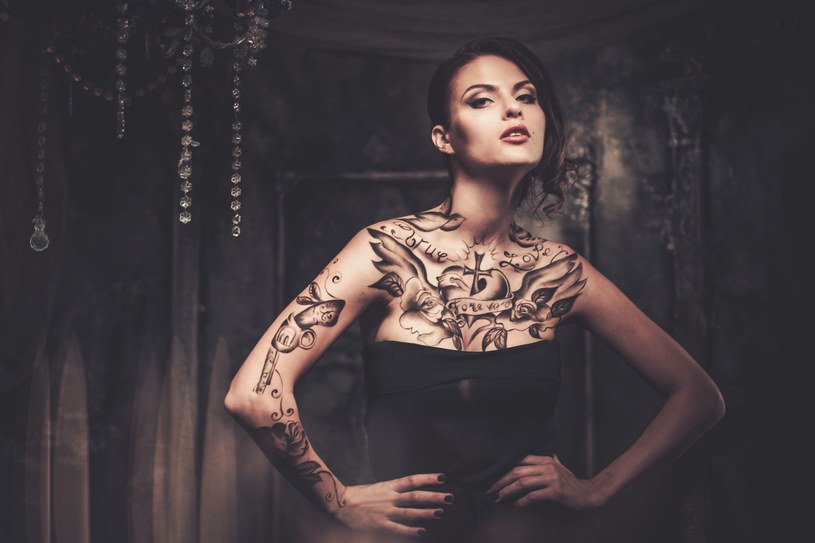 Tatuaże, strój, hobby - to wszystko wyraża osobowość /123RF/PICSEL