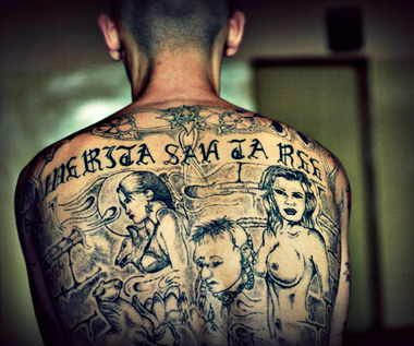 Tatuaże więzienne - znaki, które potrafią uratować skórę
