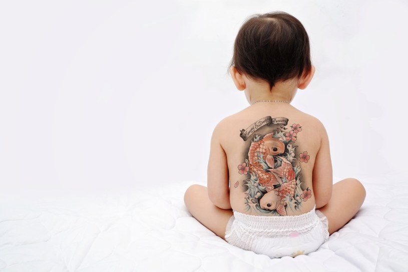 Tatuowanie dzieci to pomysł z piekła rodem /123RF/PICSEL