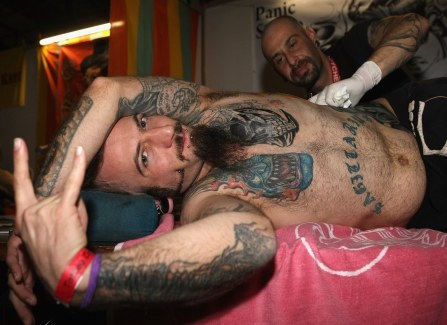 Tatuowanie znów staje się popularne /Getty Images/Flash Press Media