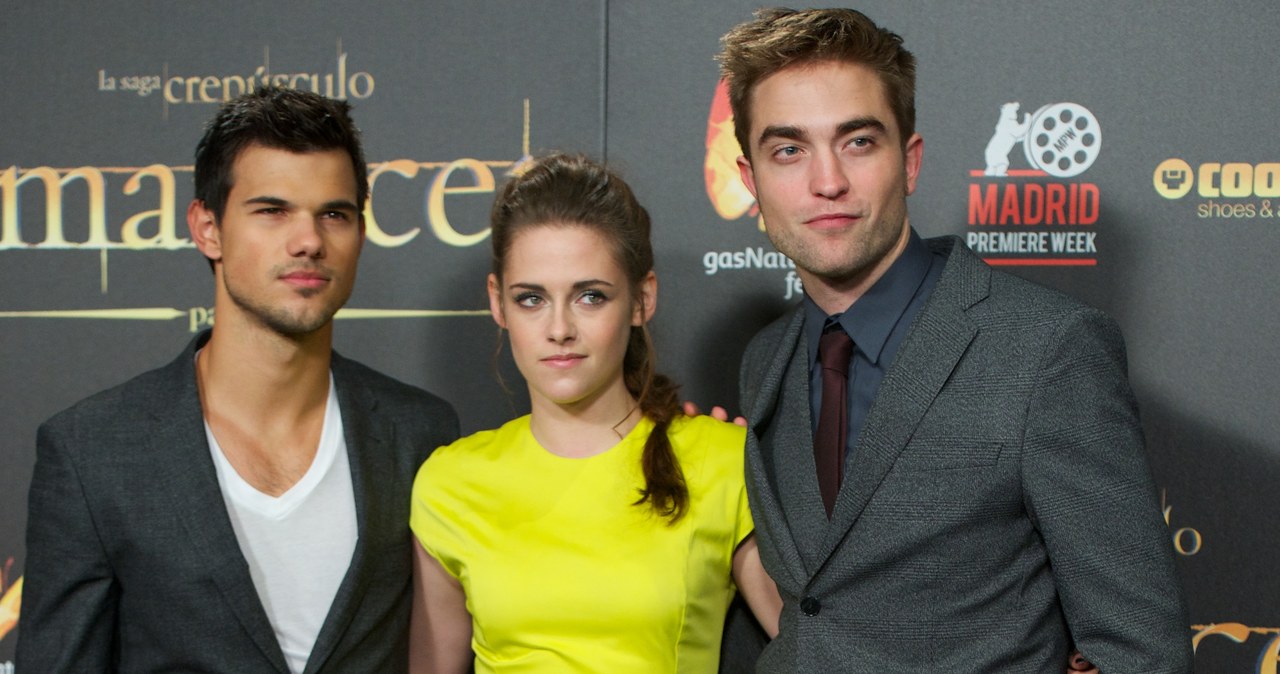 Taylor Lautner z Kristen Stewart i Robertem Pattinsonem /Carlos Alvarez /Getty Images