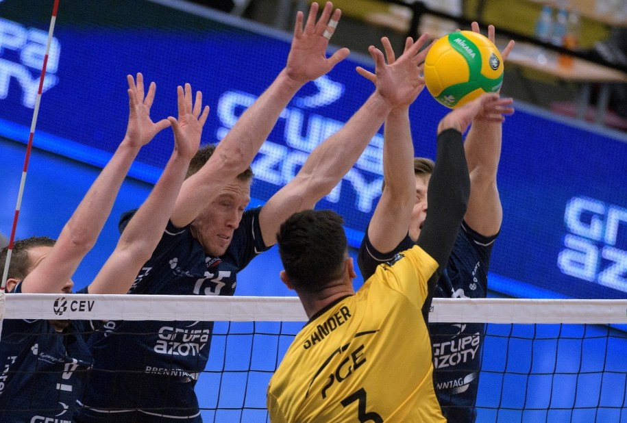 Taylor Sander w ofensywie podczas meczu Grupy Azoty ZAKSY Kędzierzyn-Koźle i PGE Skry Bełchatów /	Grzegorz Michałowski   /PAP