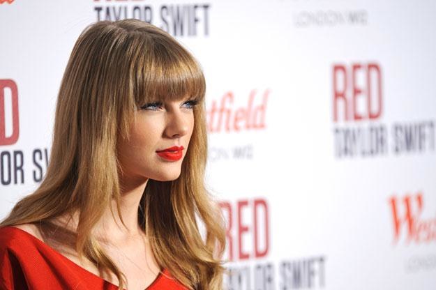 Taylor Swift na czerwono fot. Ben Pruchnie /Getty Images/Flash Press Media