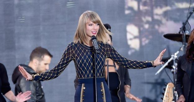 Taylor Swift na scenie - fot.  Jamie McCarthy /Getty Images