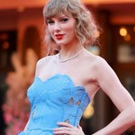 Taylor Swift oczarowała kreacją na premierze. Kolor sukni nie jest przypadkowy