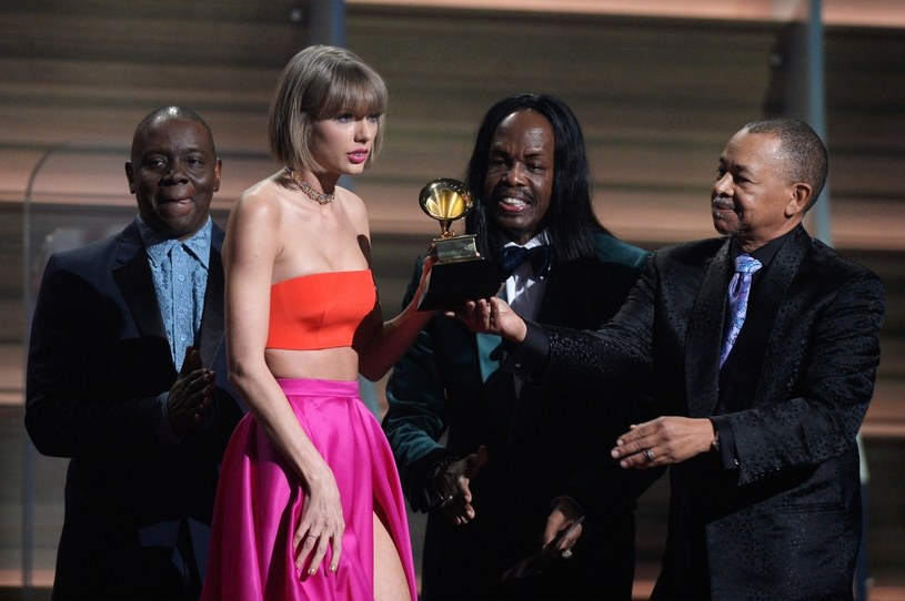 Taylor Swift odbierająca Grammy 2016 /Kevork Djansezian /Getty Images