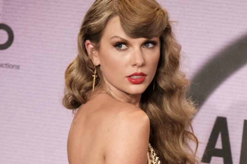 Taylor Swift znów olśniewa. Tym razem gwiazda postawiła na złoto /Sarah Morris/FilmMagic /Getty Images