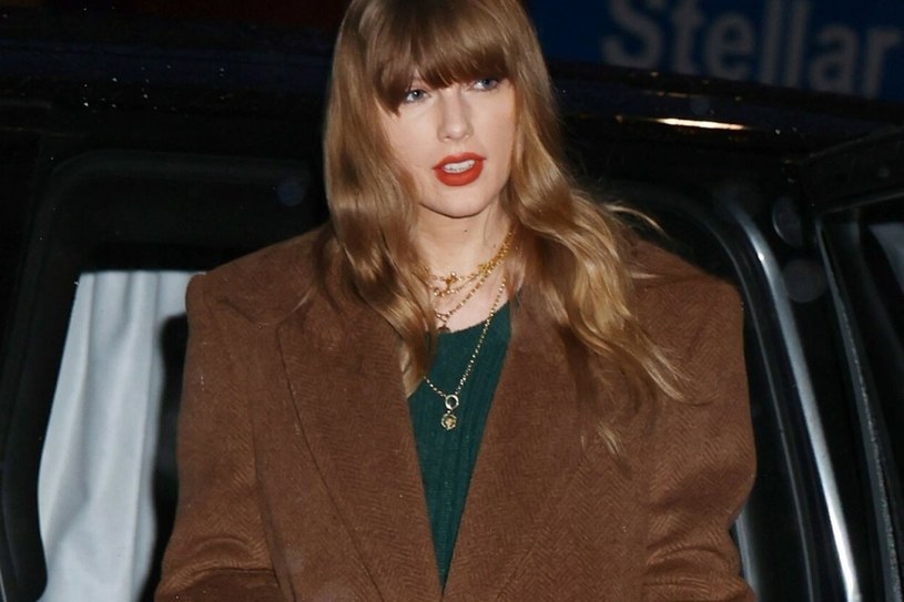 Taylor Swift zwróciła na siebie uwagę. Założyła najmodniejszy płaszcz sezonu