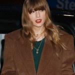 Taylor Swift zwróciła na siebie uwagę. Założyła najmodniejszy płaszcz sezonu