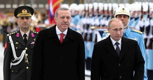 Tayyip Erdogan (2. z lewej), prezydent Turcji i Władimir Putin, prezydent Rosji /AFP