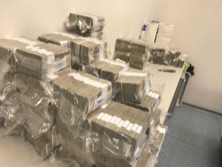 "Te banknoty to dla nas narzędzie pracy" - mówią w rozmowie z RMF FM pracownicy sortowni /Michał Dobrołowicz /RMF FM