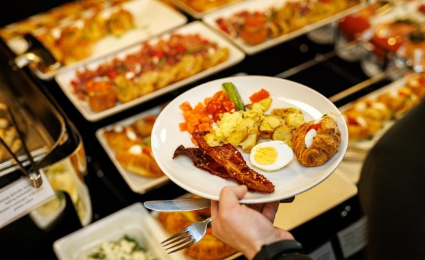 Te błędy w hotelu mogą cię drogo kosztować! Sprawdź, czego absolutnie nie robić podczas pobytu