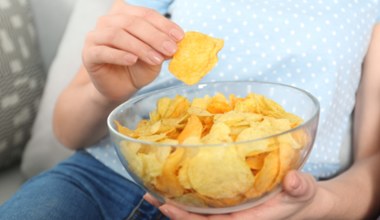Te chipsy możesz jeść nawet na diecie. Dietetyczka wskazuje najzdrowsze marki 