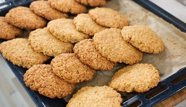 Te ciastka robię w 20 minut z 3 składników. Znikają z talerza, zanim zdążą ostygnąć 