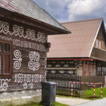 Te domy wyglądają jak z piernika. Malowana wieś blisko polskiej granicy