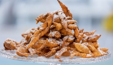 Te faworki nie mają sobie równych. Jeden dodatek sprawia, że wszyscy chcą przepis  