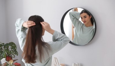 Te fryzury zachwycą podczas świąt. Zrobisz je w 10 minut