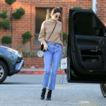 Te jeansy wydłużą optycznie nogi. Zwróć na to uwagę