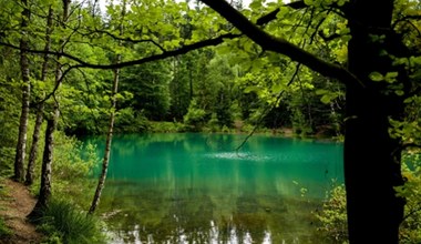 Te jeziorka zachwycają kolorami. Koniecznie wybierz się tam, będąc na Dolnym Śląsku