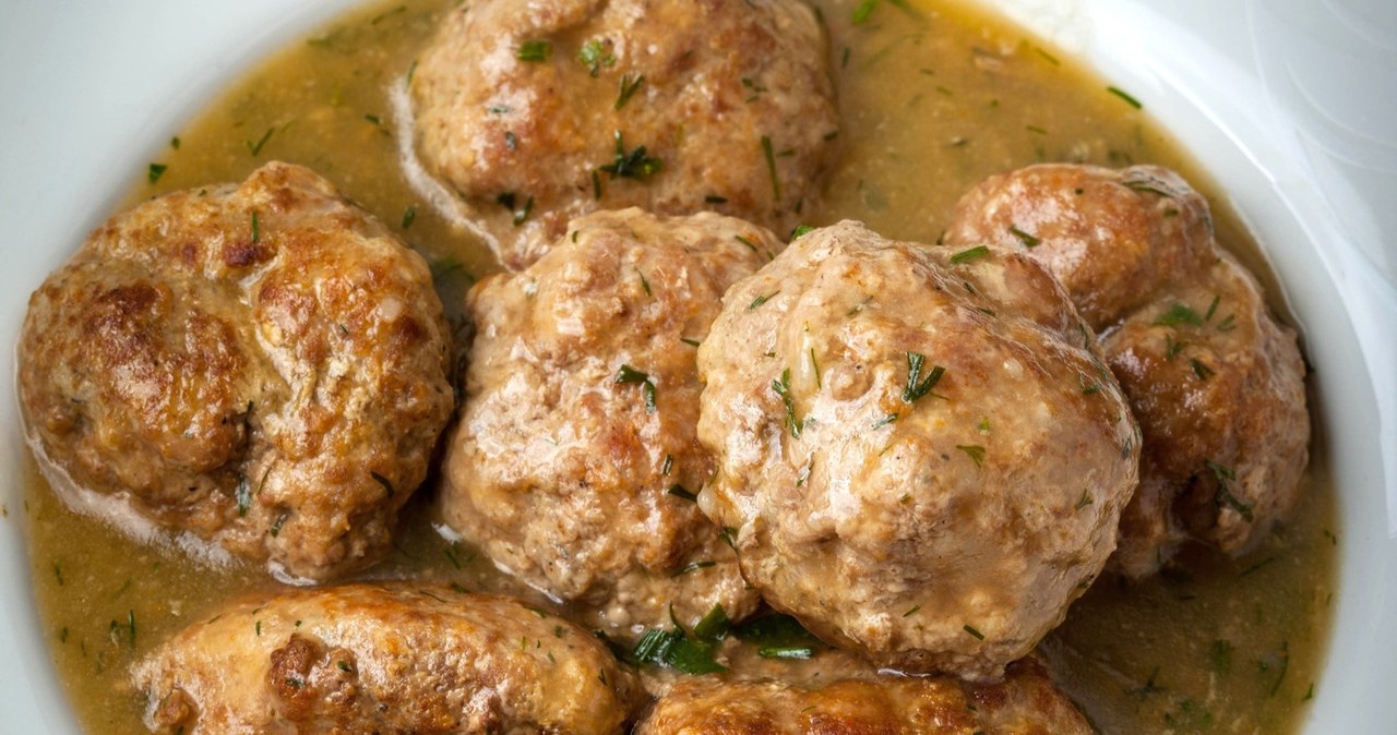 Te kotlety swój wyjątkowy smak zawdzięczają wyjątkowemu dodatkowi /arfo /123RF/PICSEL
