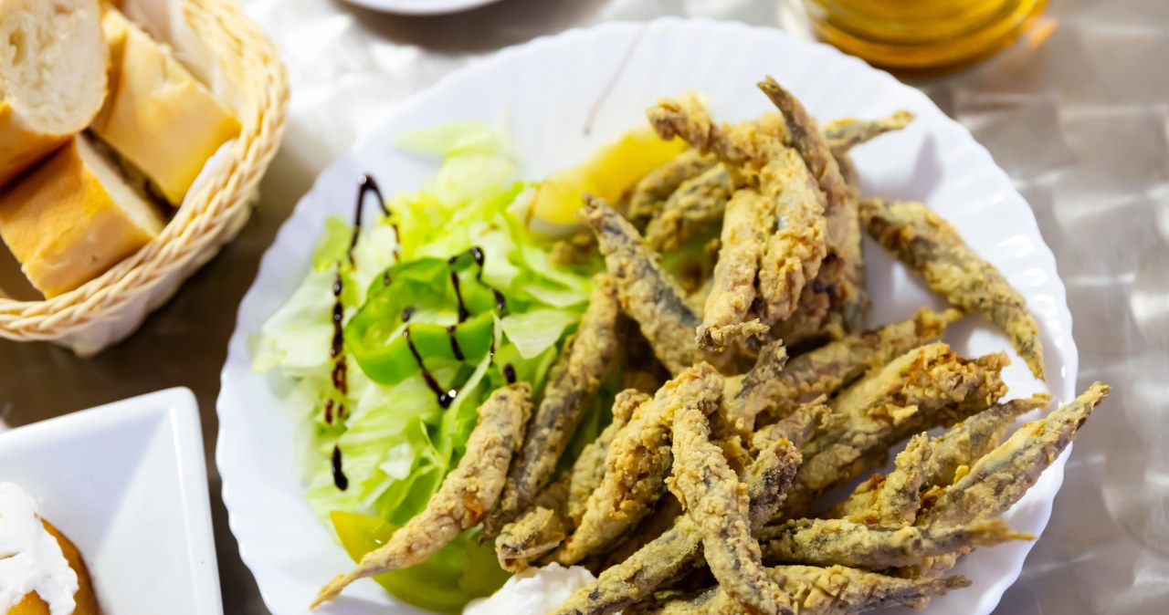 Te małe rybki zawierają więcej kwasów tłuszczowych niż pstrąg. /jackf /123RF/PICSEL