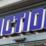 Te naczynia z Action to hit na lato. Pokochają je rodziny z dziećmi
