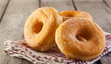 Te oponki serowe zrobisz, gdy goście pukają do drzwi. Są puszyste jak obłoczki