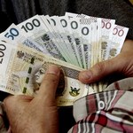 ​Te pieniądze ZUS wypłaci seniorom bez względu na dochody i staż pracy. Sprawdź, komu się należą