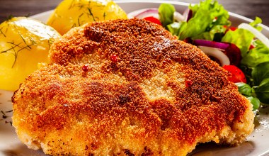 Te schabowe smakują jak u babci. Wystarczy 1 rzecz, by były chrupiące i soczyste