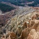 Te skały przybrały niezwykłe kształty. Warto je zobaczyć o zachodzie słońca