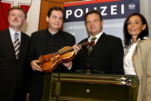 Te skrzypce Stradivariusa warte były w 2007 r. 2,5 mln euro /AFP