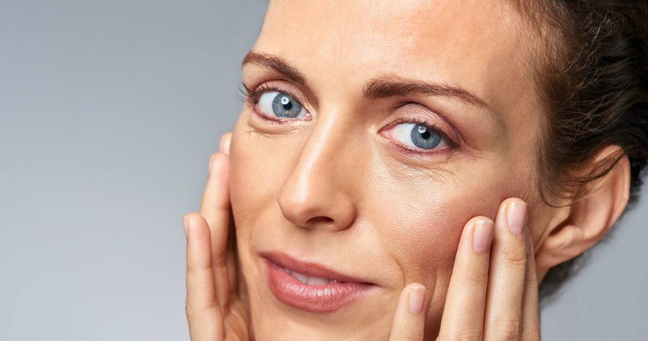 Te sposoby to hit w walce z cieniami pod oczami /123RF/PICSEL