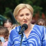 Te stylizacje Agaty Dudy przeszły do historii. Zapamiętamy je na długo