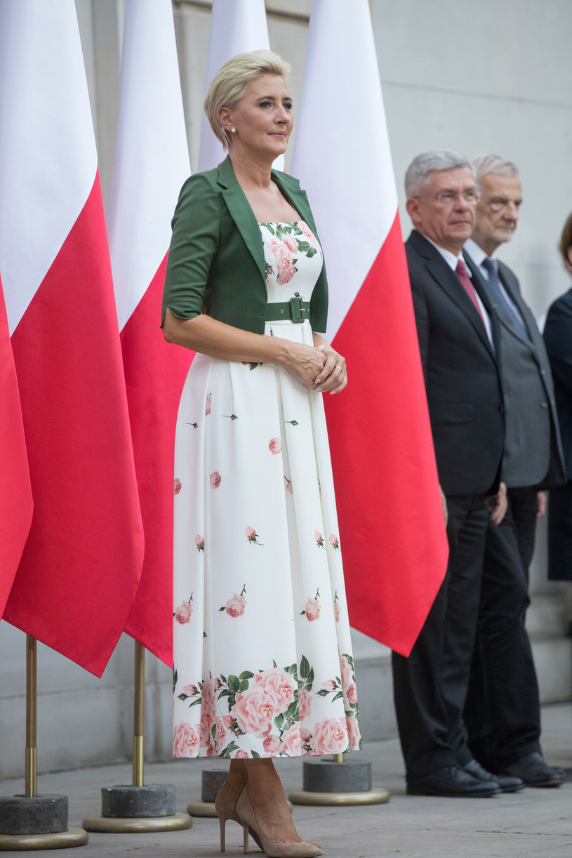 Tę sukienkę Agata Duda przekazała na licytację dla WOŚP /Andrzej Iwańczuk /Reporter
