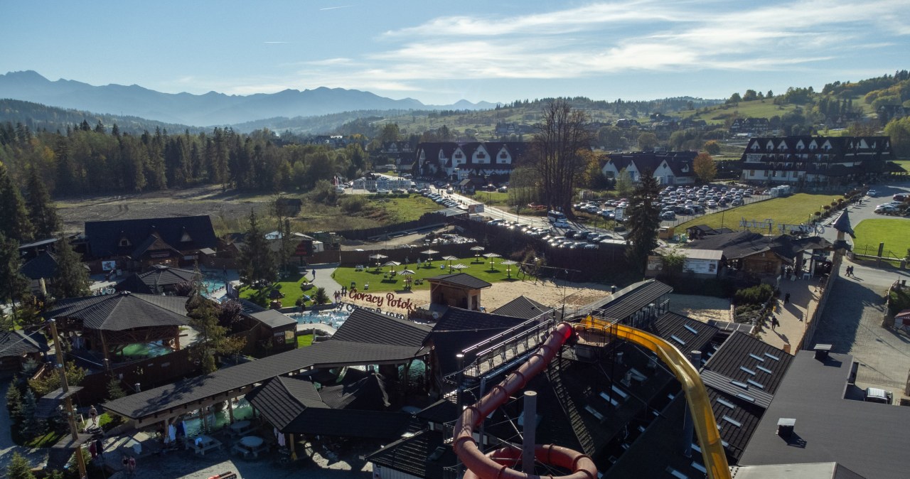 Te termy uwielbiają seniorzy. Kameralna atmosfera i woda o wielu właściwościach sprzyjają wypoczynkowi /East News