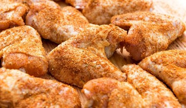 Te ze sklepu mają wzmacniacz smaku i dużo cukru. Sama robię przyprawę do kurczaka, jest o niebo lepsza