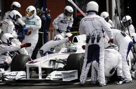 Team BMW Sauber przygotowuje się do startu sezonu /AFP